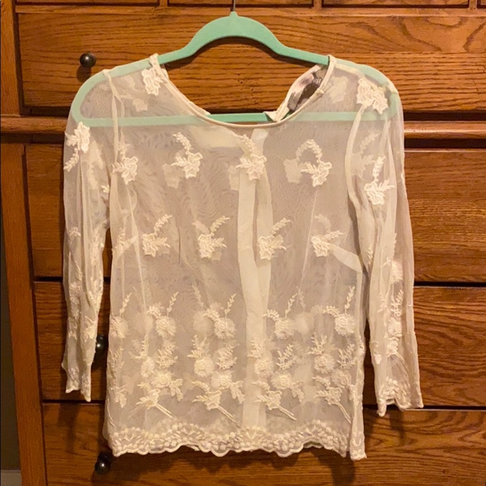 Lace quarter sleeve top